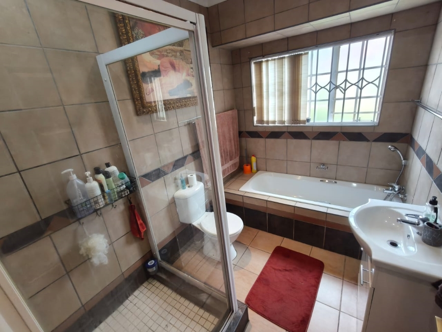 3 Bedroom Property for Sale in Safari Gardens North West